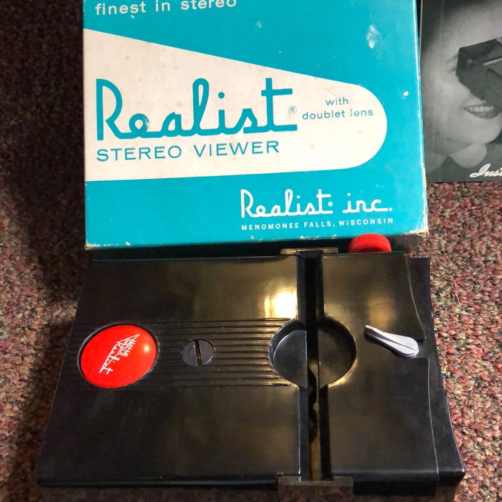 Two dimensional slide viewer.